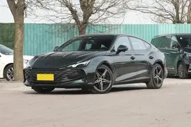 解读名爵7，造型帅气，配2.0T+8AT动力，还带四出排气图片