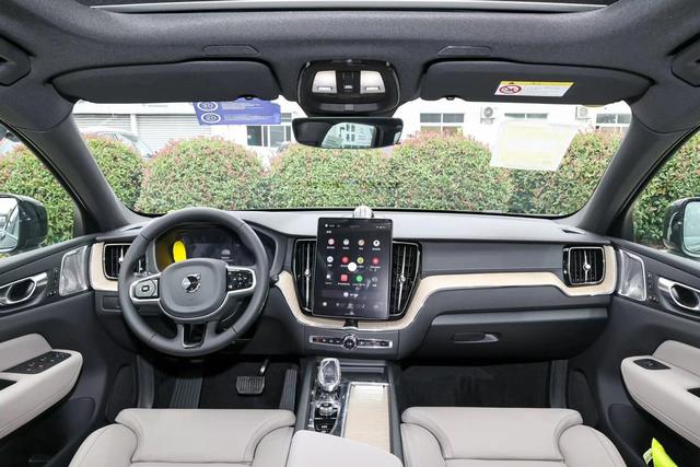沃尔沃XC60：用"硬核实力"守护全家人的路上守护神
