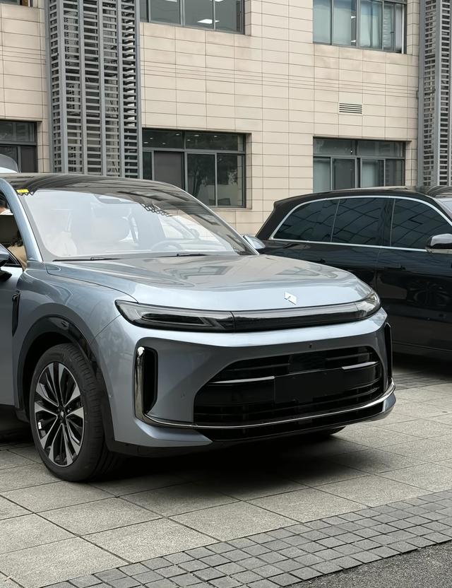 宝骏华境S实车现身，大过问界M9+1.5T插混	，配华为乾崑+鸿蒙座舱