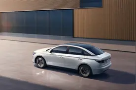 18.01万元起，新款威马E.5上市图片