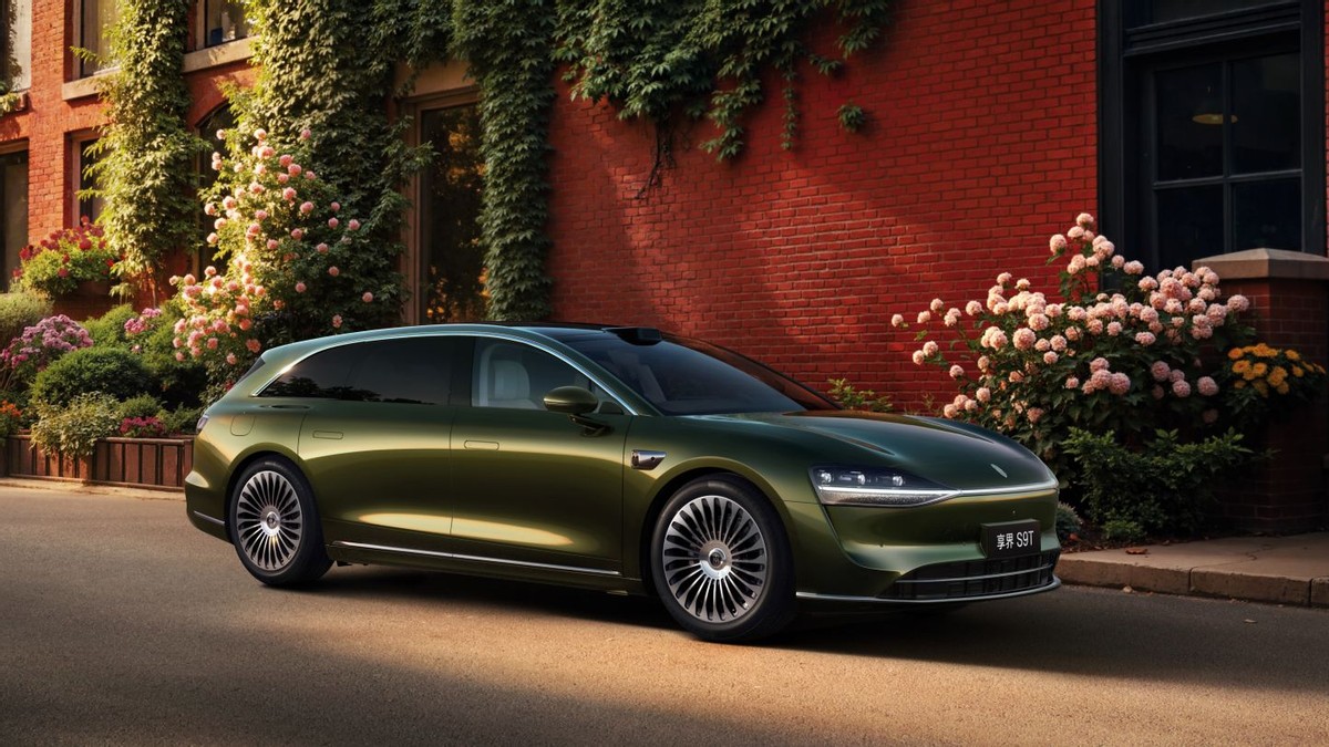 享界_豪华旅行车 享界S9T 性能智能实用成本