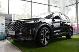 纵置发动机配10AT，六座七座带四驱，新款探险者哪款配置值得买？图片