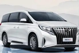 2.0T+8AT 配置升级、价格不变 国产MPV还得看传祺M8图片