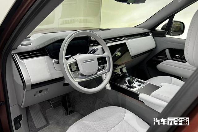 比轻混款贵15万！全新路虎揽胜卖219.8万起！零百仅5.3s