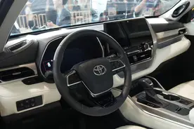 2024款汉兰达实车现身，轴距2850mm，升级8155芯片+智驾，香吗？图片