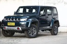 城市越野谁最棒？BJ40城市猎人版与坦克300城市版对比图片