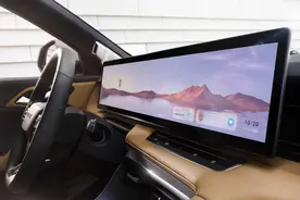 27英寸的屏幕中有什么秘密？第三代荣威RX5智能座舱解析图片