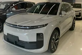 主打小象灰外观配色，理想L6到店实车图曝光图片