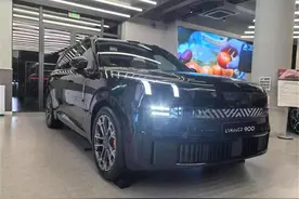 提供三套动力系统可选，配备双腔空气悬架，领克900实车到店图片