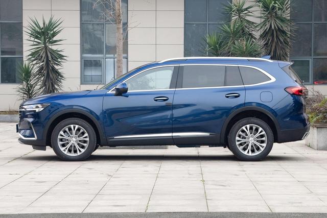 别克昂科威Plus外观漂亮，安静舒适，配2.0T+9AT变速箱，性价比高