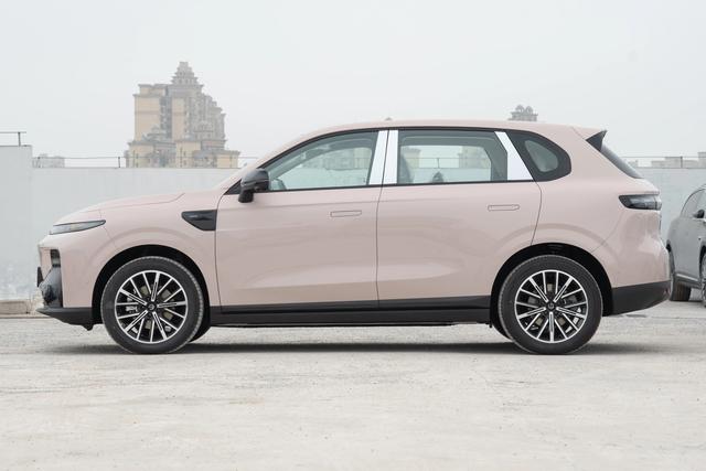 解读零跑B10：9.98万起的纯电SUV，凭什么成家用热门之选