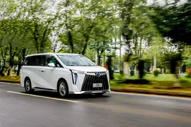 只看长期成本？虽然都省油好用 但增程插混差异可大了！图片