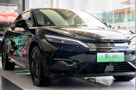 实拍2025款宋L EV：18.98万起、入门即高配，加量不加价视频封面