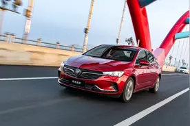 汽车价格一降再降，盘点4款适合“捡漏”的新车，有的裸车不到7万图片