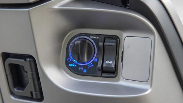 一万出头的高颜值本田复古踏板——新大洲本田NS125LA静态评测