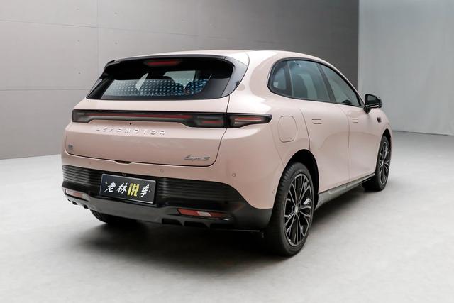 零跑Lafa5成了，限时9.28万起，3天卖了7397台，哪个版本值得买？