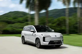 全系标配易三方+云辇-A+路面预瞄2.0，腾势N8L预售31.98万起！