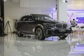 不仅仅是加长轴距那么简单？静态实拍宝马全新X5图片