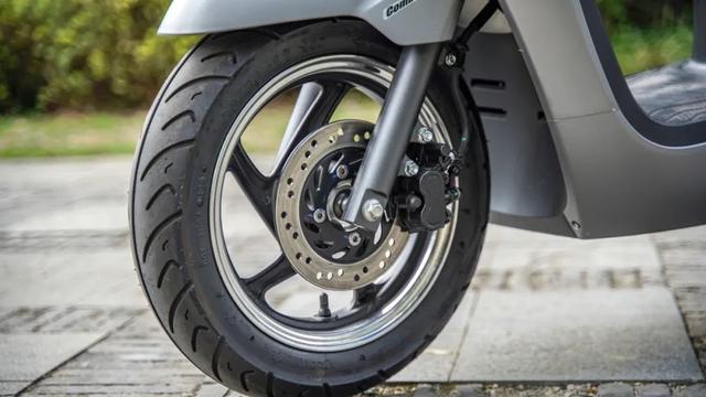 一万出头的高颜值本田复古踏板——新大洲本田NS125LA静态评测