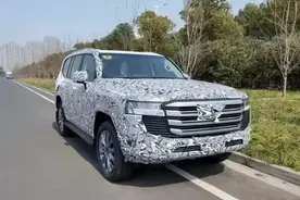 新款国产兰德酷路泽有望10月上市，搭3.5T双涡轮发动机图片