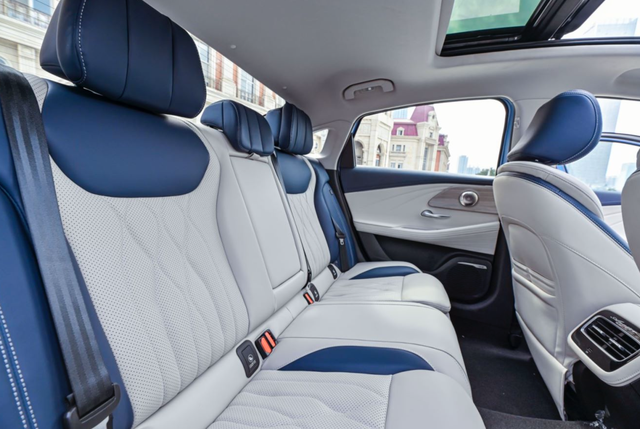 开了1年的大众速腾，第一次开艾瑞泽8，发现了大众和奇瑞的差距