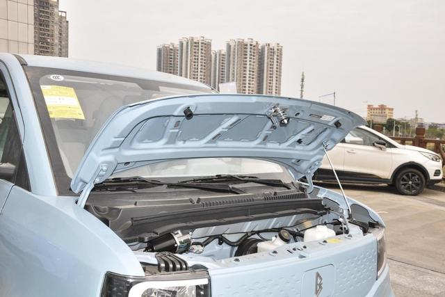 凌宝Uni，电动机总功率20kW，售价4.18万