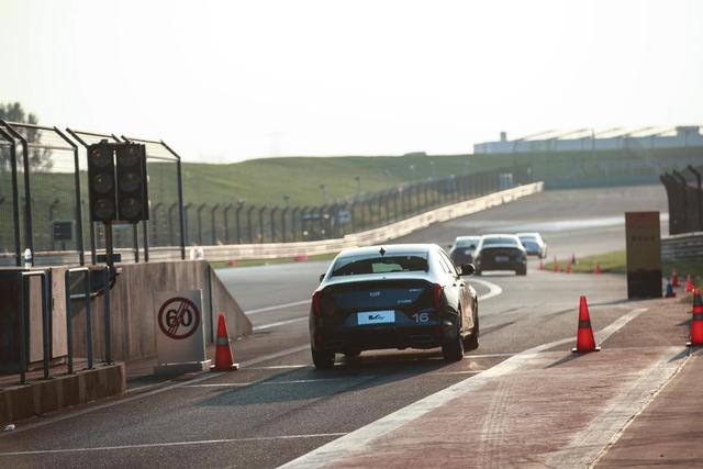 大后超应该怎么玩？来这场Vday狂欢盛宴感受下