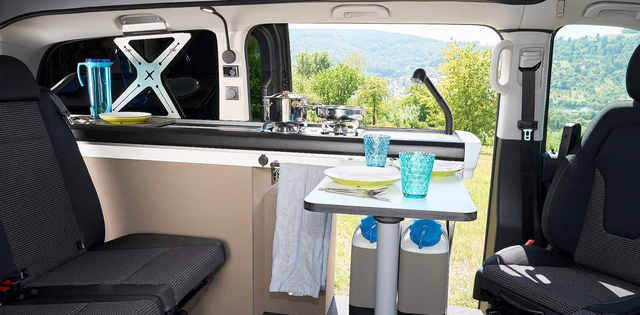 新款奔驰露营车发布！4座4卧设计，日常代步有面子周末还能郊游