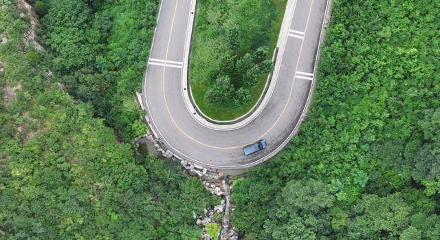 用NOA征服盘山路，岚图梦想家打卡阿那亚金山岭