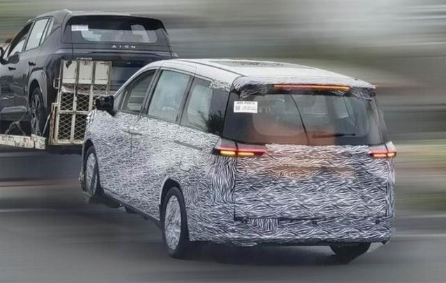 传祺全新MPV曝光！升级侧滑门+混合动力 12万能买？