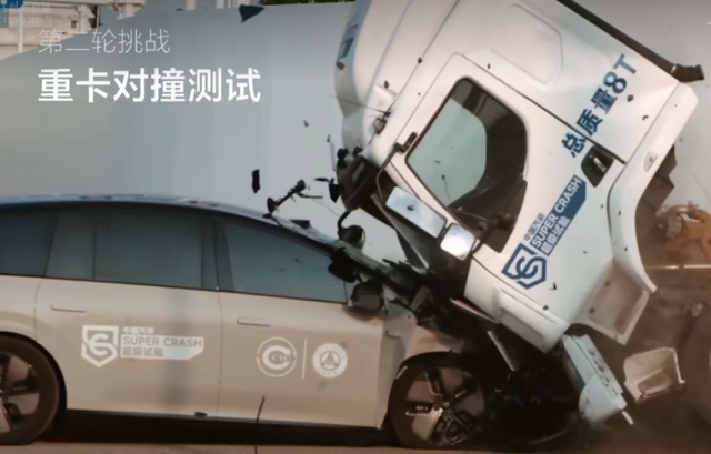 理想i8“撞飞”卡车是行为艺术吗