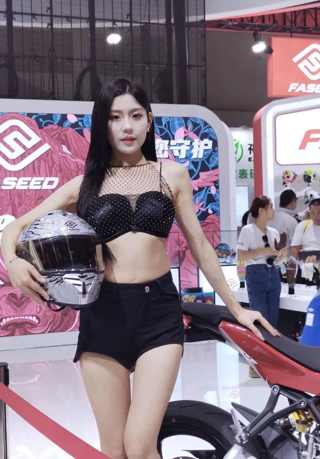 今天不聊摩托车！就来一起看看本届摩博会的美女模特吧1303|小老婆汽機車資訊網