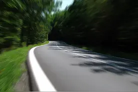 你认为车速多少才抓拍不到？别想了，开车还是按规定行驶安全第一图片