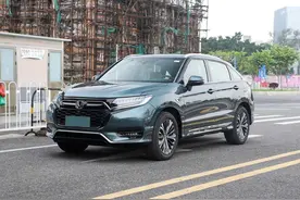 实拍本田UR-V，车长超4米8，入门就配193马力，选它还是途观L？图片