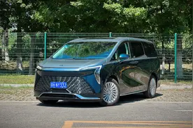 别克世纪：最顶级的别克是啥样？开过它就知道了，豪华感一流！图片