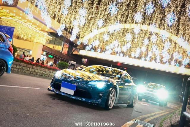 成功打卡“粤车南下”，终于把自己心爱的86开到香港街头！