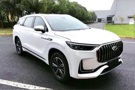 新一代瑞虎9来了，白色车身更帅气，浅色内饰具有“奔驰风格”图片