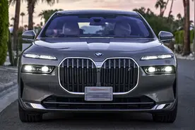 为啥新车都爱用分体式大灯？图片