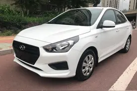 4.99万起售的三厢合资家轿，小型车保值率第4，现代瑞纳值得买吗图片