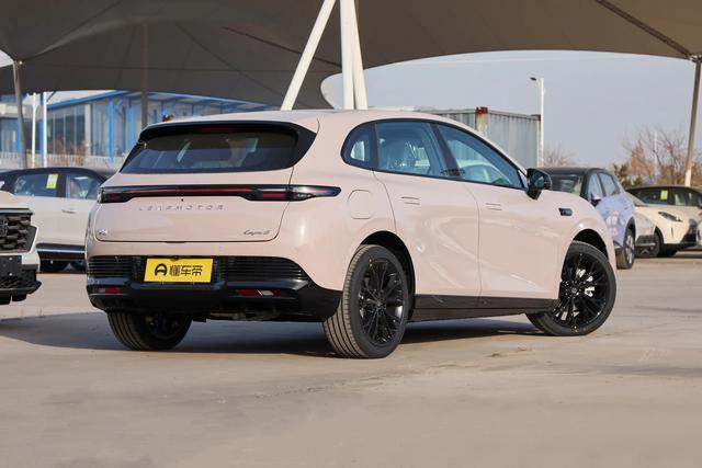 12 万内宽体轿跑新标杆，新能源汽车的小钢炮～零跑 Lafa5