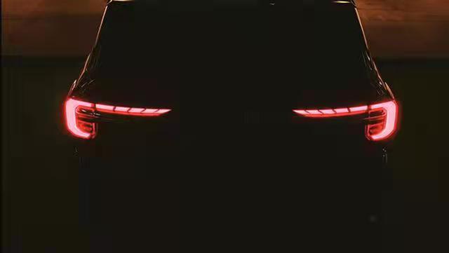 大尺寸联屏安排上了，新款福特探险者实车现身，将于8月正式上市