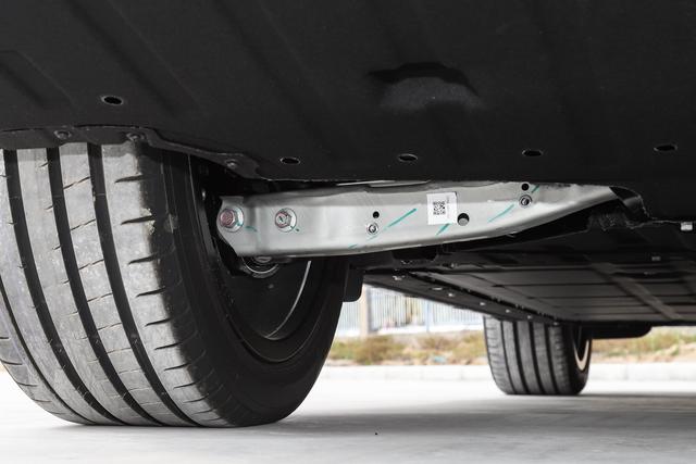 4000 元补贴 13 万级家用 SUV 零跑 C10 真实用车全解析