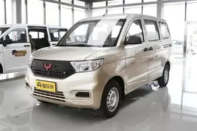 五菱宏光V：外观时尚，搭载1.5L+6挡手动，空间宽敞，适合家用图片