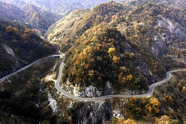 解锁安徽马丁公路 秋日限定的山林驾驶盛宴