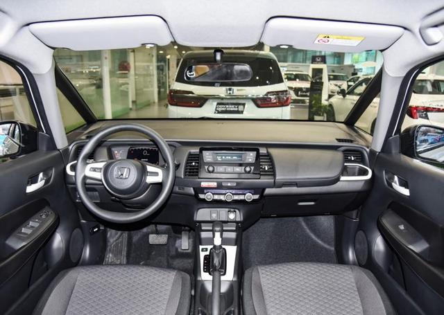 飞度的改装一直很火，包括这官方改装的无限MUGEN版