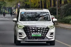 “成为”GL8“超越”GL8，试驾荣威iMAX8 DMH新陆尊图片