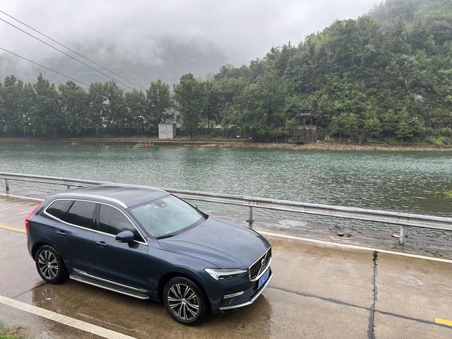 沃尔沃XC60雨季自驾雁楠公路：安全欣赏风景与开车经验分享