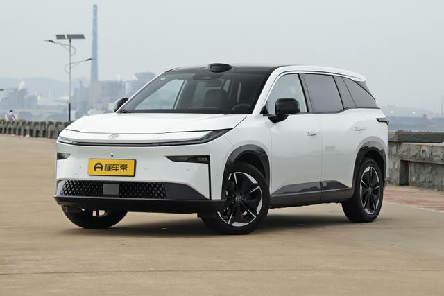 连续两月销量破万，扒开表面看看广汽丰田铂智 3X里边的料