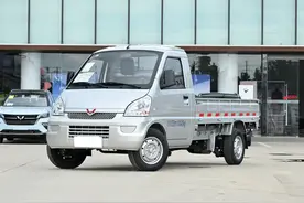 五菱推出宏光小卡EV，轴距3050mm，充电能跑296km，拉货成本低图片