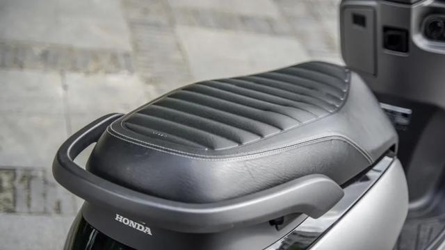 一万出头的高颜值本田复古踏板——新大洲本田NS125LA静态评测